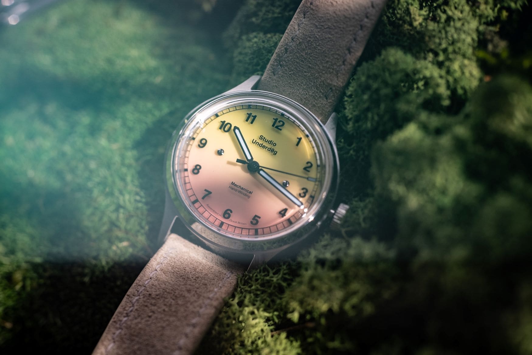 ساعت استودیو آندرداد طرح لموناد صورتی