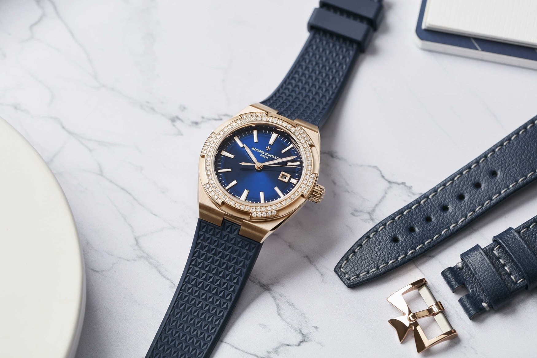 ساعت واشرون کنستانتین با بند لاستیکی و الماس
