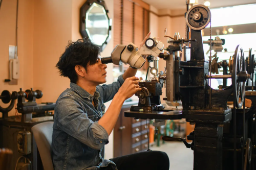 هنر زمان‌سنجی در سرزمین آفتاب: معرفی اساتید و برندهای مستقل ساعت‌سازی ژاپن