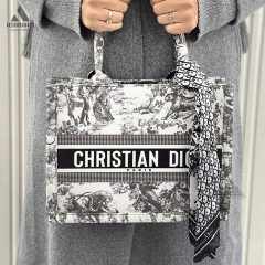 کیف طرحدار برند دیور
