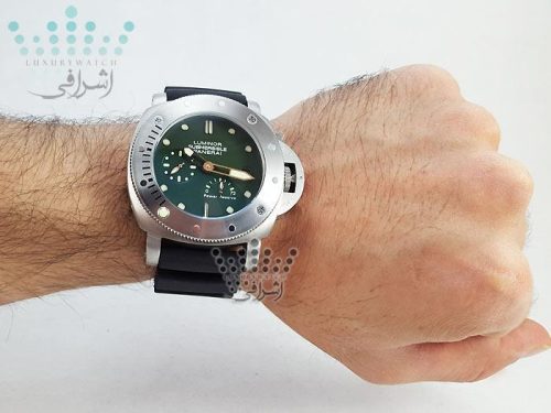 عکس روی دست ساعت panerai submersible-S